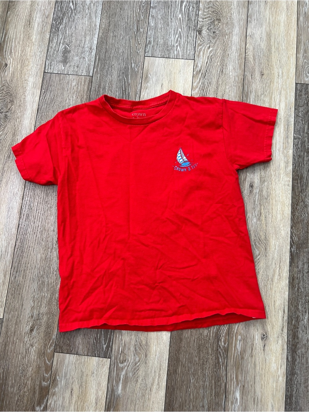 Crown & Ivy red graphic boy tee